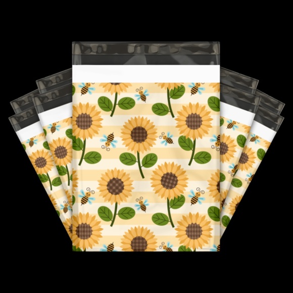 Other - 50 pk 10”x13” daisy print poly mailers